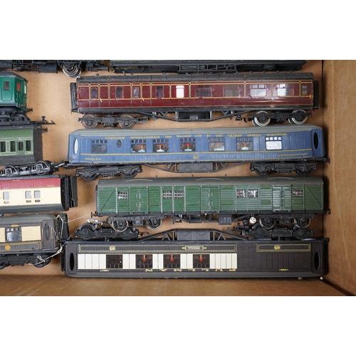 81 - Around 50 OO gauge items of rolling stock to include Hornby Dublo, Hornby, kit built examples etc, c... 