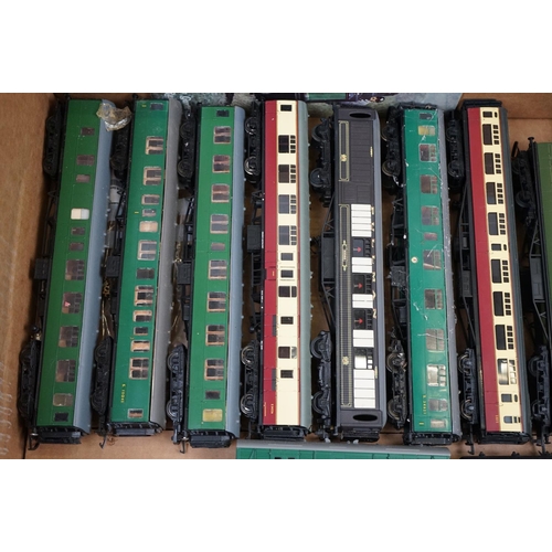 81 - Around 50 OO gauge items of rolling stock to include Hornby Dublo, Hornby, kit built examples etc, c... 