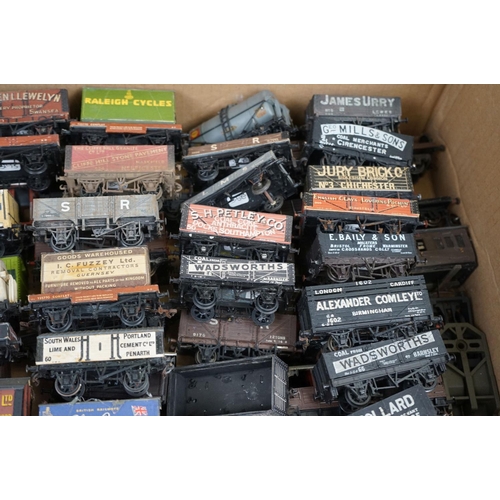 82 - Around 100 OO gauge items of rolling stock to include Hornby, Airfix, Peco, kit built examples etc, ... 