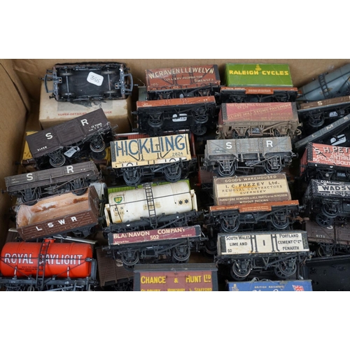 82 - Around 100 OO gauge items of rolling stock to include Hornby, Airfix, Peco, kit built examples etc, ... 