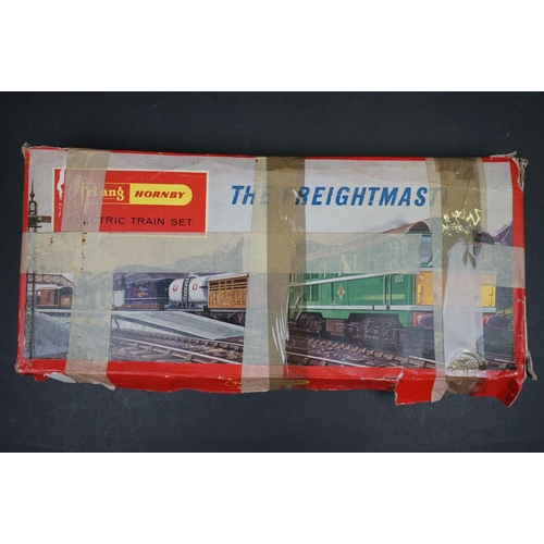 85 - Two boxed Triang Hornby OO gauge RS51 Freightliner electric train sets incomplete but both with D557... 