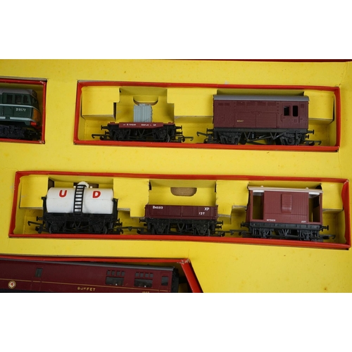 85 - Two boxed Triang Hornby OO gauge RS51 Freightliner electric train sets incomplete but both with D557... 