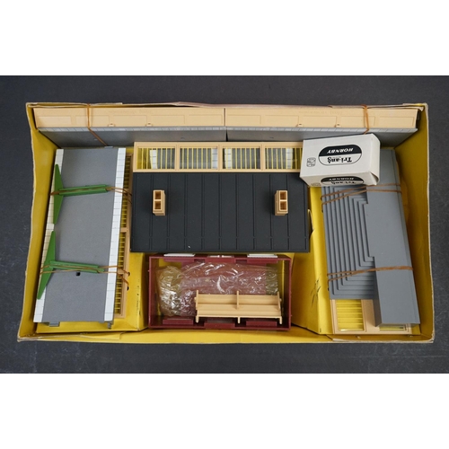 88 - Six boxed Hornby Triang OO gauge model railway accessories to include 4 x R146 Modern Engine Shed, R... 