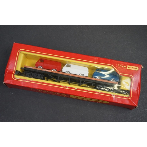 89 - 11 Triang Hornby OO gauge items to include R259S 4-6-2 Britannia Locomotive with R35 Tender, R152 0-... 