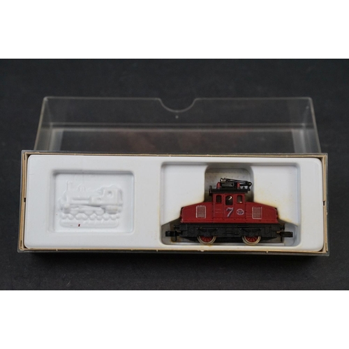 9 - Five boxed / cased N gauge locomotives to include 2 x Peco Jubilee NL-21, Arnold Rapido 0244, and 2 ... 