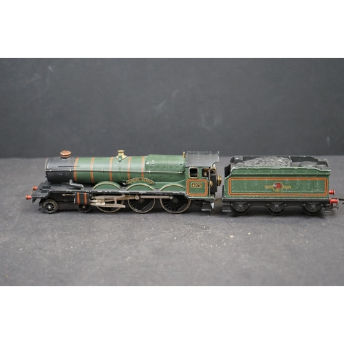 91 - Three OO gauge locomotives to include diecast Wrenn Cardiff Castle 4-6-0 with tender, Mainline JOEM ... 