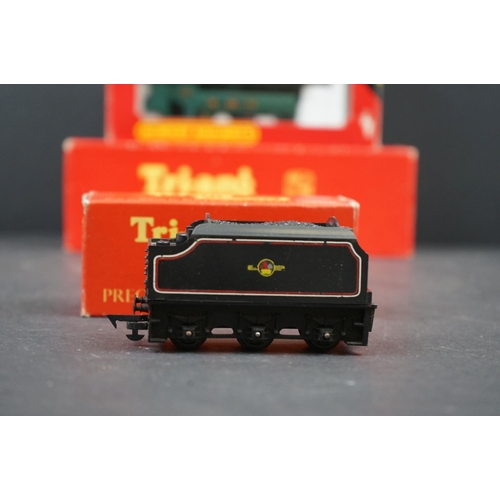 92 - Three boxed OO gauge locomotives to include 2 x Triang (R251 0-6-0 Class 3F Tender Loco black livery... 