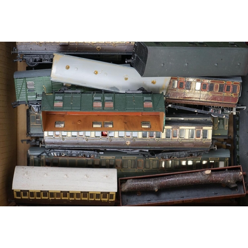 94 - Around 35 OO gauge items of rolling stock to include kit built, Triang, Ratio etc