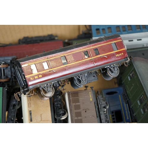 94 - Around 35 OO gauge items of rolling stock to include kit built, Triang, Ratio etc