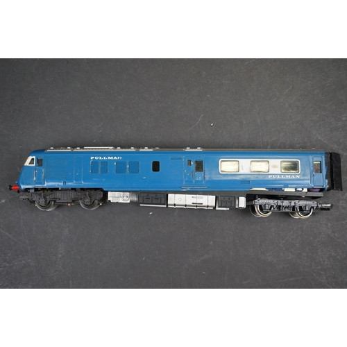 96 - Eight Triang OO gauge items of Pullman rolling stock plus a Triang OO gauge Pullman locomotive (9 it... 