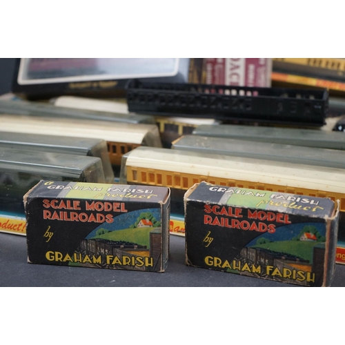 97 - 24 Boxed OO gauge items of rolling stock to include 13 x Grafar and 11 x Graham Farish, condition va... 