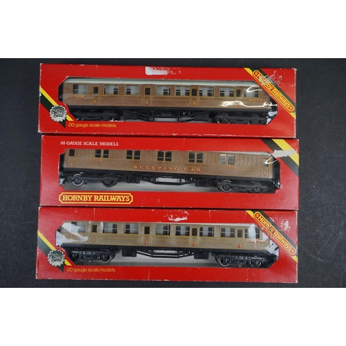 102 - 31 Boxed OO gauge items of rolling stock to include 19 x Hornby, Wrenn x 2, Bachmann x 3, Mainline x... 