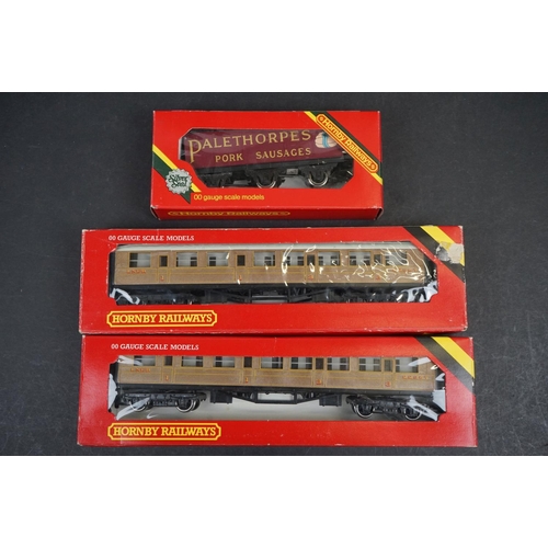 102 - 31 Boxed OO gauge items of rolling stock to include 19 x Hornby, Wrenn x 2, Bachmann x 3, Mainline x... 