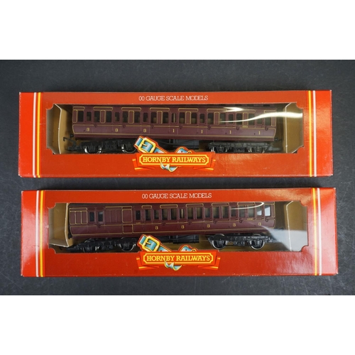 102 - 31 Boxed OO gauge items of rolling stock to include 19 x Hornby, Wrenn x 2, Bachmann x 3, Mainline x... 