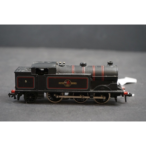 104 - Boxed Hornby Dublo 2 rail 2217 0-6-2 Tank Locomotive BR