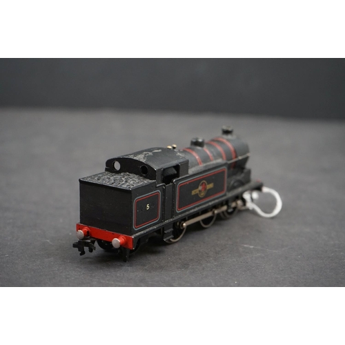 104 - Boxed Hornby Dublo 2 rail 2217 0-6-2 Tank Locomotive BR