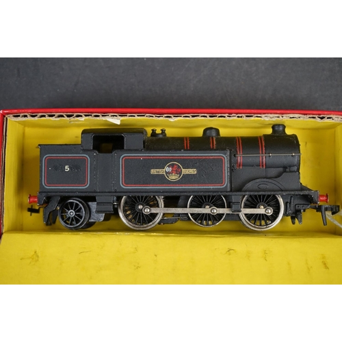 104 - Boxed Hornby Dublo 2 rail 2217 0-6-2 Tank Locomotive BR