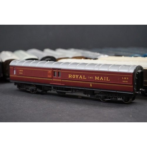 105 - 17 OO gauge items of rolling stock all coaches with 2 x Hornby Royal Mail coach, featuring Triang, &... 