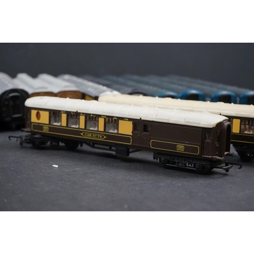 105 - 17 OO gauge items of rolling stock all coaches with 2 x Hornby Royal Mail coach, featuring Triang, &... 