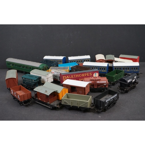 108 - 26 OO gauge items of rolling stock, featuring wagons, vans and tankers, featuring Hornby, Triang etc