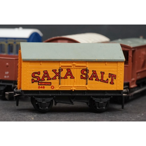 108 - 26 OO gauge items of rolling stock, featuring wagons, vans and tankers, featuring Hornby, Triang etc