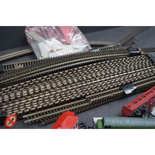 109 - Group of Lone Star OOO model railway to include locomotive, rolling stock and accessories plus a gro... 