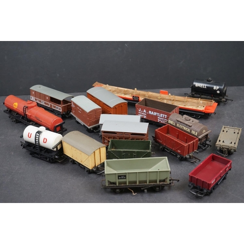 110 - 17 OO gauge items of rolling stock to include Bachmann, Triang and Dapol examples, featuring trucks ... 