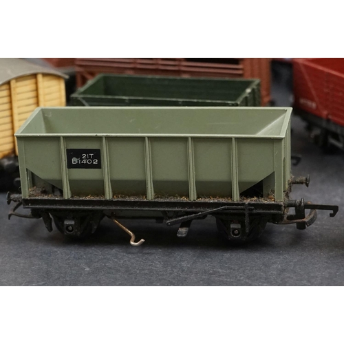 110 - 17 OO gauge items of rolling stock to include Bachmann, Triang and Dapol examples, featuring trucks ... 