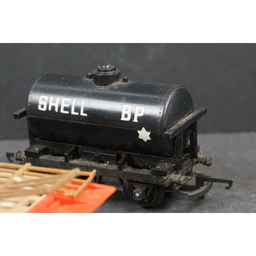 110 - 17 OO gauge items of rolling stock to include Bachmann, Triang and Dapol examples, featuring trucks ... 