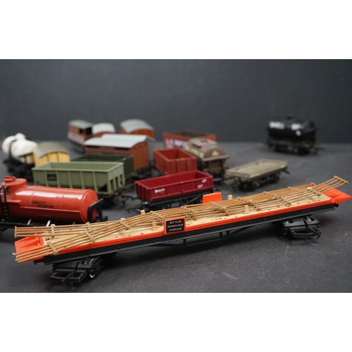 110 - 17 OO gauge items of rolling stock to include Bachmann, Triang and Dapol examples, featuring trucks ... 