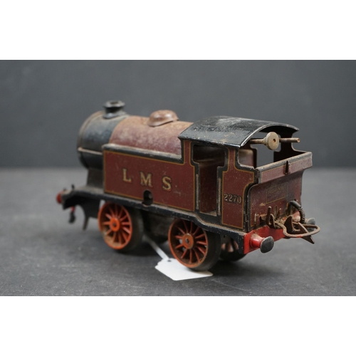 123 - Two O gauge locomotives to include Hornby 0-4-0 LMS 2270 in maroon and an unmarked 0-6-0 in green, d... 