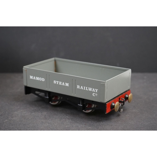 125 - Five Mamod Steam Railway O gauge metal items of rolling stock, all marked MR to livery, excellent co... 