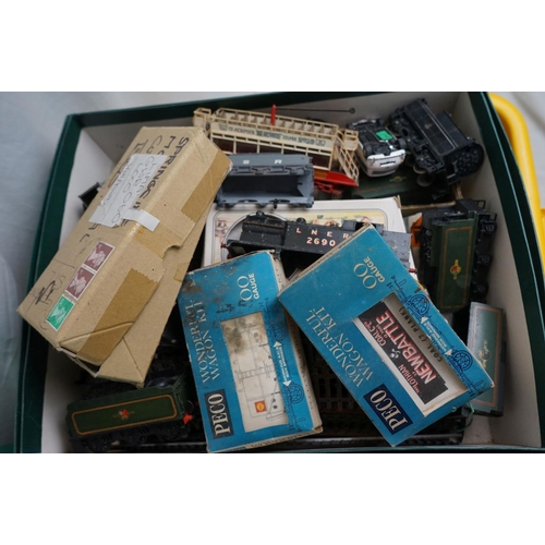 140 - Large quantity of model railway accessories to include track, Power Unit, rolling stock, spares and ... 