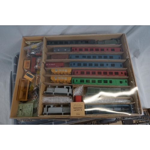 143 - Quantity of OO gauge model railway to include plastic trackside buildings, rolling stick spares and ... 