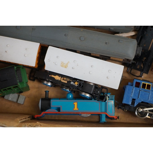 144 - Group of OO gauge model railway to include Hornby Thomas the Tank Engine with carriages, Hornby Dubl... 