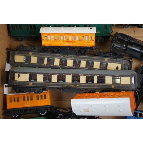 144 - Group of OO gauge model railway to include Hornby Thomas the Tank Engine with carriages, Hornby Dubl... 