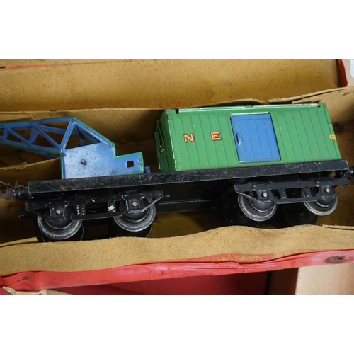 147 - Collection of Hornby O gauge model railway to include boxed RS657 Breakdown Van and Crane, boxed No ... 