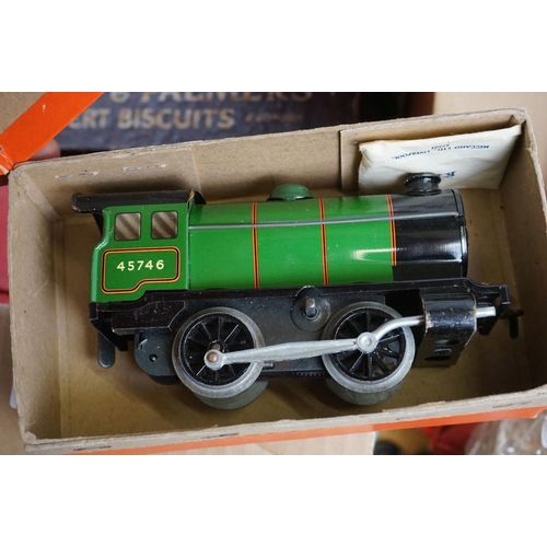 147 - Collection of Hornby O gauge model railway to include boxed RS657 Breakdown Van and Crane, boxed No ... 