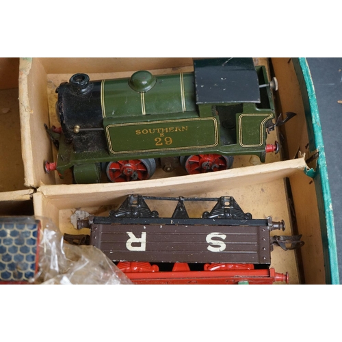 147 - Collection of Hornby O gauge model railway to include boxed RS657 Breakdown Van and Crane, boxed No ... 