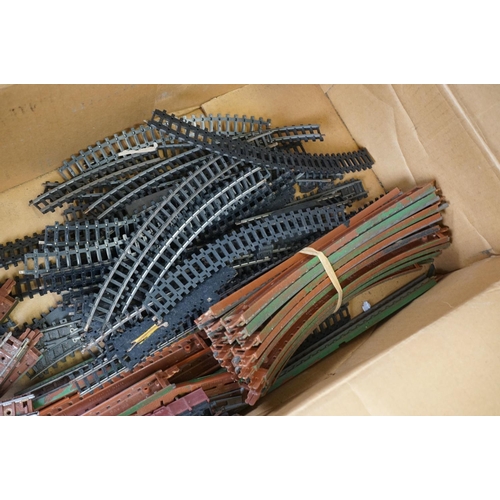 148 - Quantity of OO/N gauge model railway accessories to include track, spares and repairs, rolling stock... 