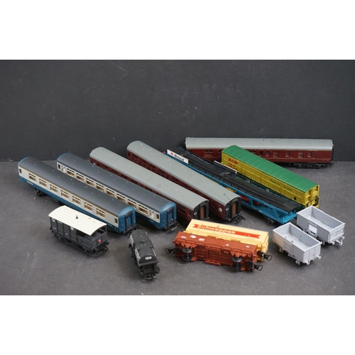 149 - 13 OO gauge items of rolling stock to include Mainline, Lima and Hornby featuring Car Transporter, C... 