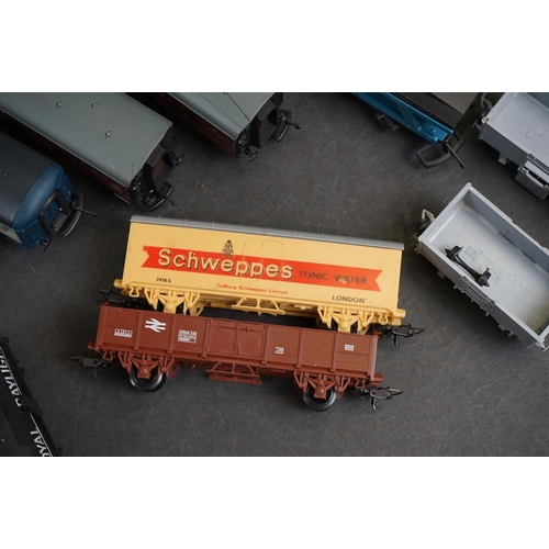 149 - 13 OO gauge items of rolling stock to include Mainline, Lima and Hornby featuring Car Transporter, C... 