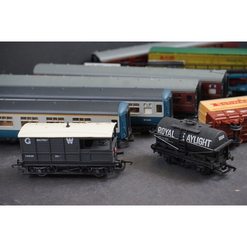 149 - 13 OO gauge items of rolling stock to include Mainline, Lima and Hornby featuring Car Transporter, C... 