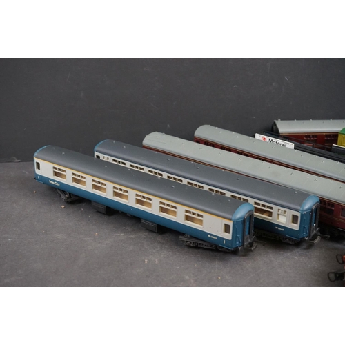 149 - 13 OO gauge items of rolling stock to include Mainline, Lima and Hornby featuring Car Transporter, C... 