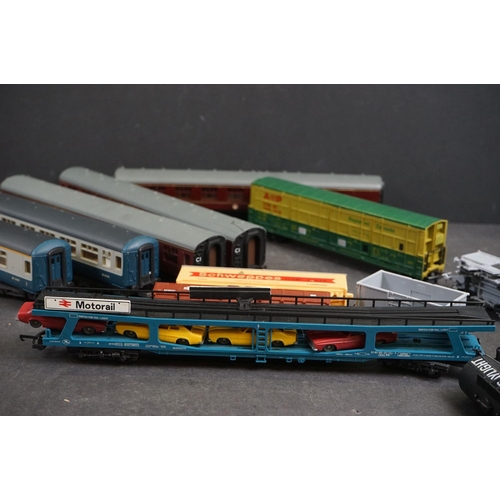 149 - 13 OO gauge items of rolling stock to include Mainline, Lima and Hornby featuring Car Transporter, C... 