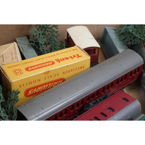 154 - TT gauge model railway to include boxed part complete Berliner TT Bahnen train set with locomotive, ... 