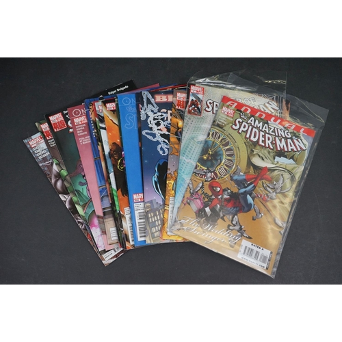 1077 - 200 + Marvel comics to include Amazing Spider-Man, Ultimate Fantastic Four, Ultimate X-Men, etc