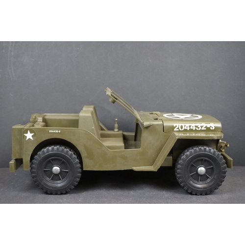 1084 - Boxed Cherilea Military Jeep with Supply Trailer, missing accessories, plus loose Cherilea German Ar... 