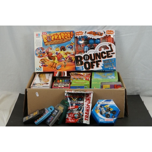 1085 - Collection of games and puzzles to include MB Buckaroo, Mattel Bounce Off, etc