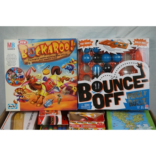 1085 - Collection of games and puzzles to include MB Buckaroo, Mattel Bounce Off, etc